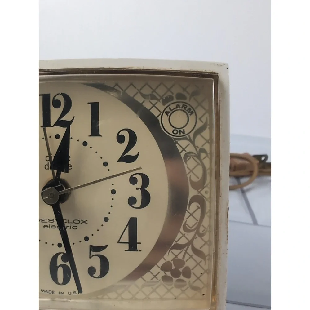Westclock Vintage Mid Century General Electric Alarm clock Magic Touch Dialite